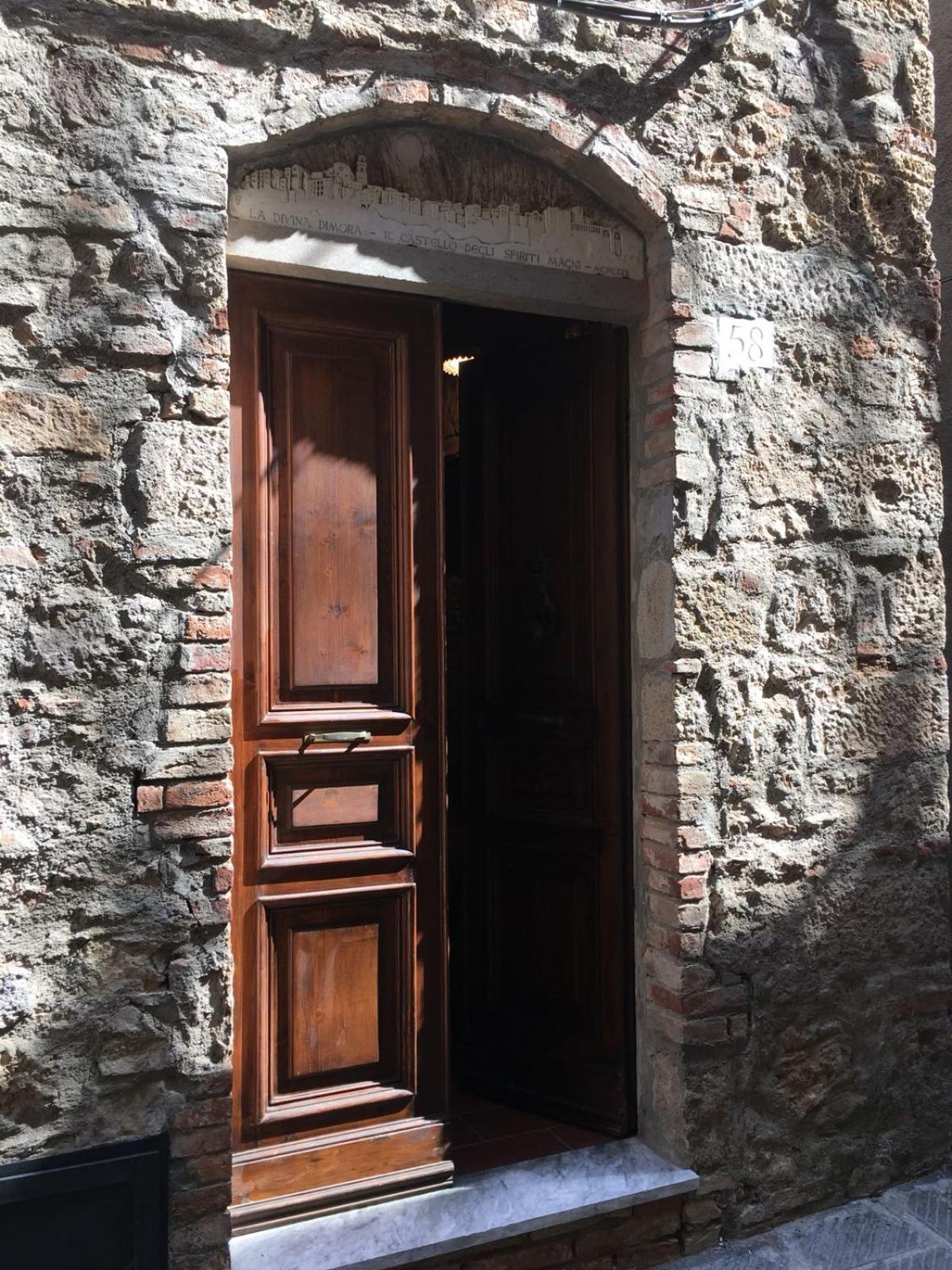 Апартаменти La Divina Dimora Il Castello Degli Spiriti Magni Montepescali Екстер'єр фото